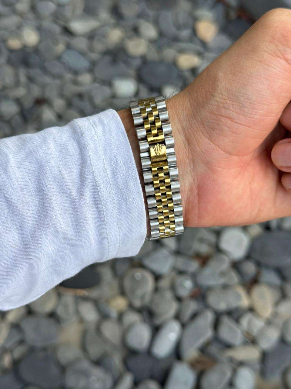 Reloj Bicolor Dorado Texturizado con Esfera Gris | Elegancia Moderna Premium