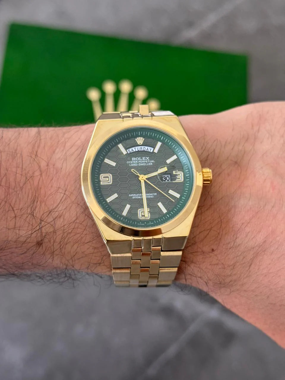 Reloj Dorado con Esfera Verde | Estilo Elegante Premium