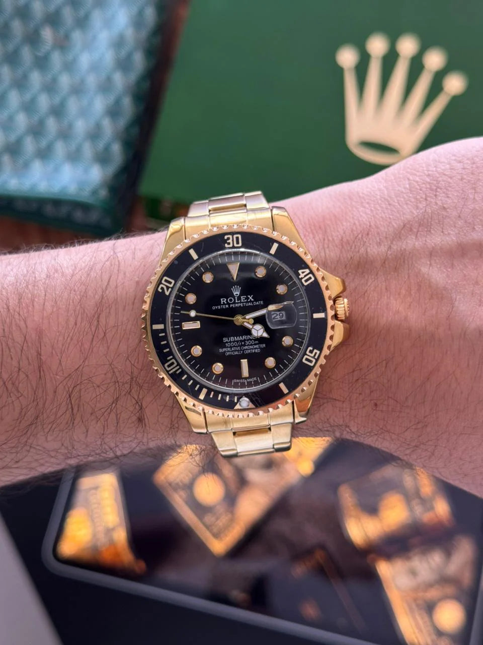 Reloj Dorado con Esfera Negra y Calendario | Estilo Luxury Clásico Premium