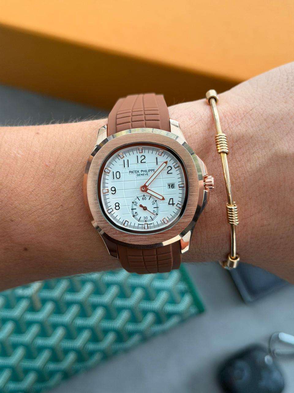 Reloj Ptk 2026 Goma Café con Tablero Blanco Oro Rosa | Luxury Executive Rose Gold
