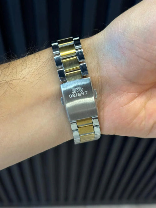 Reloj Análogo Bicolor Dorado con Esfera Negra | Estilo Luxury Elegante