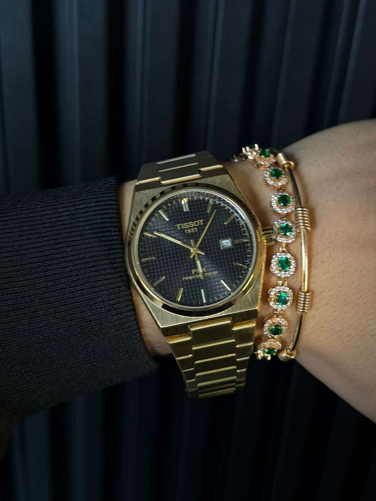 Reloj Metálico Dorado con Esfera Negra | Estilo Luxury Elegante