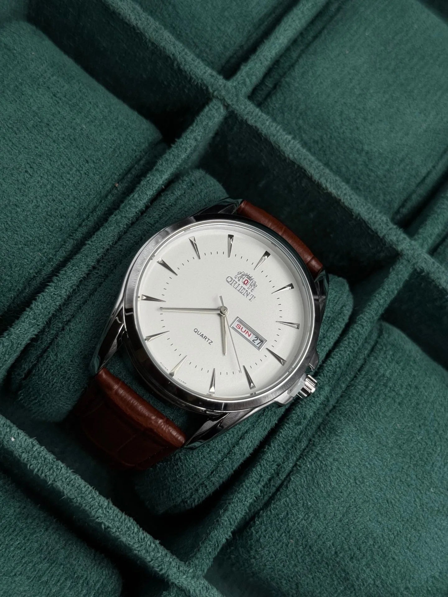 Reloj Cuero Café con Esfera Blanca y Calendario | Estilo Luxury Clásico Elegante
