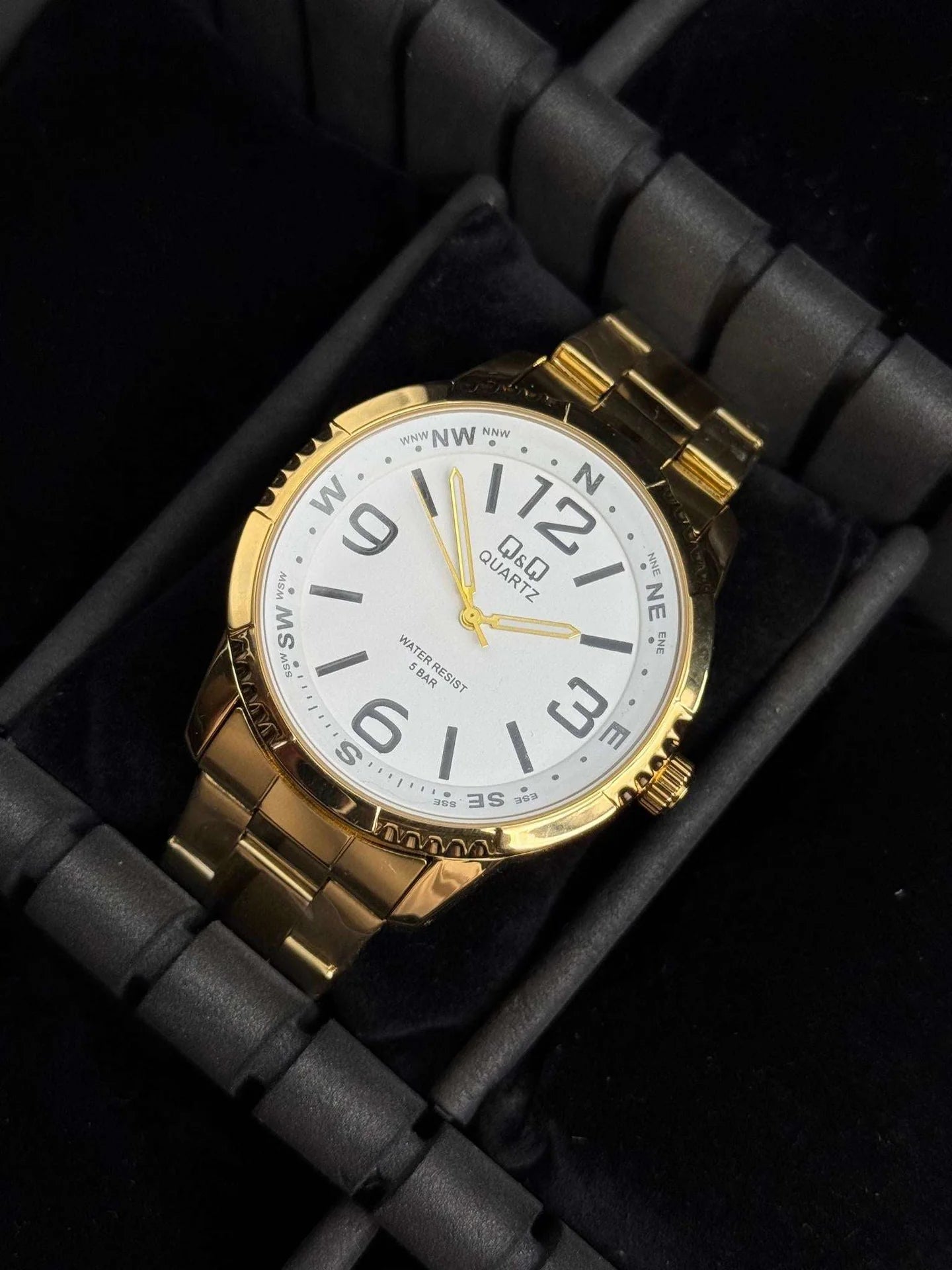 Reloj Dorado con Esfera Blanca QYQ 6750 | Sport Luxury con Pulso en Silicona