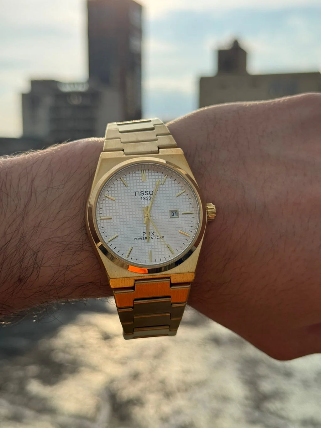 Reloj Metálico Dorado con Esfera Plateada | Estilo Luxury Elegante Premium