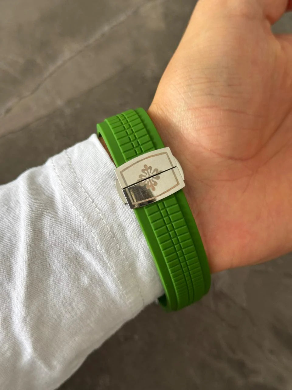 Reloj Ptk 2026 Goma Verde con Tablero Verde Plateado | Luxury Green Silver Edition
