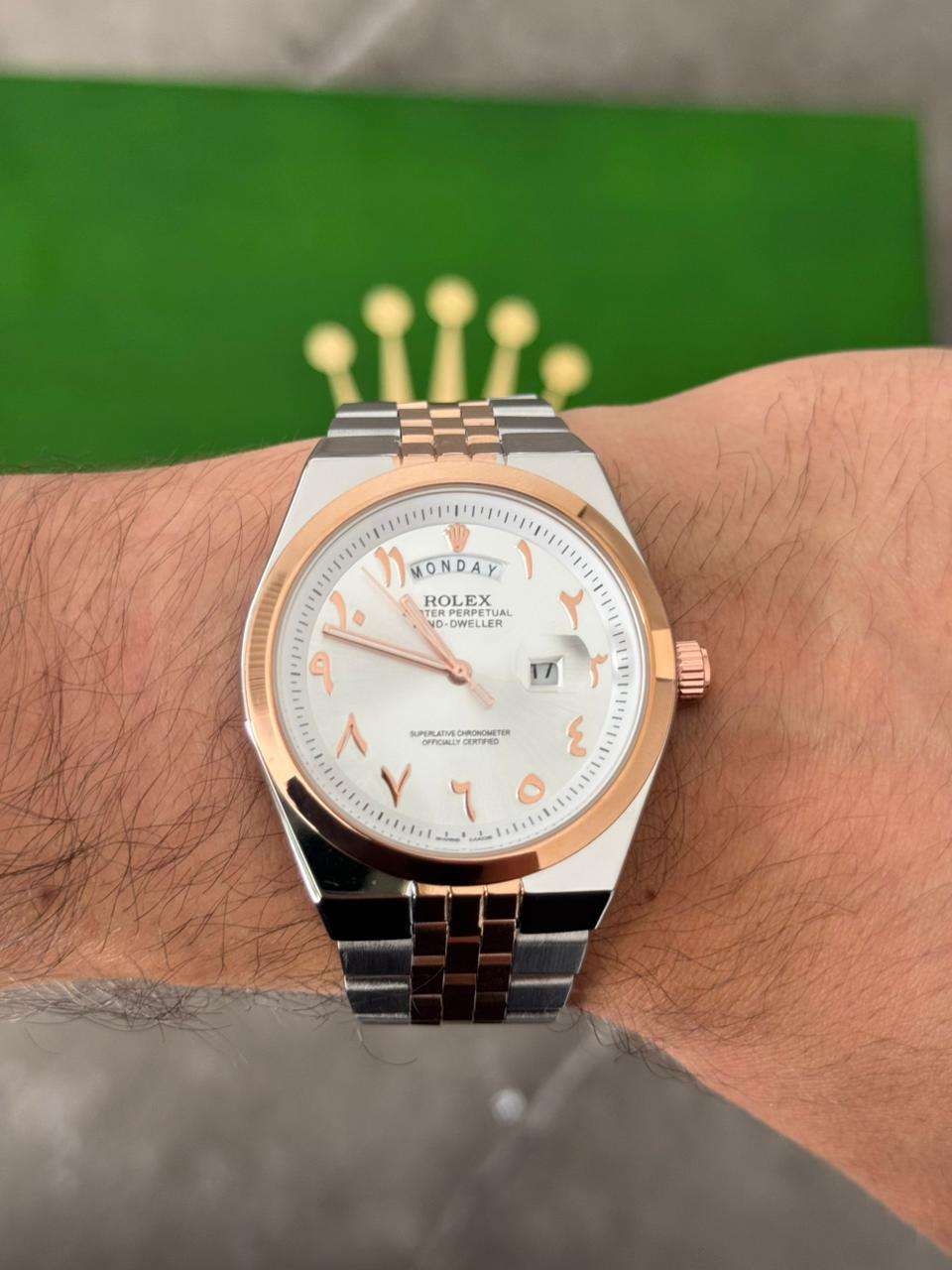 Reloj Plateado Texturizado con Esfera Plateada | Elegancia Minimalista Premium