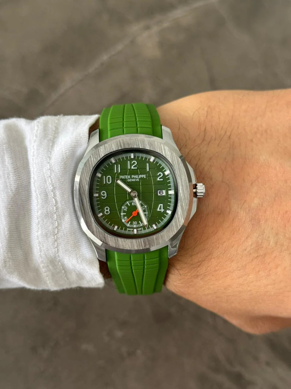 Reloj Ptk 2026 Goma Verde con Tablero Verde Plateado | Luxury Green Silver Edition