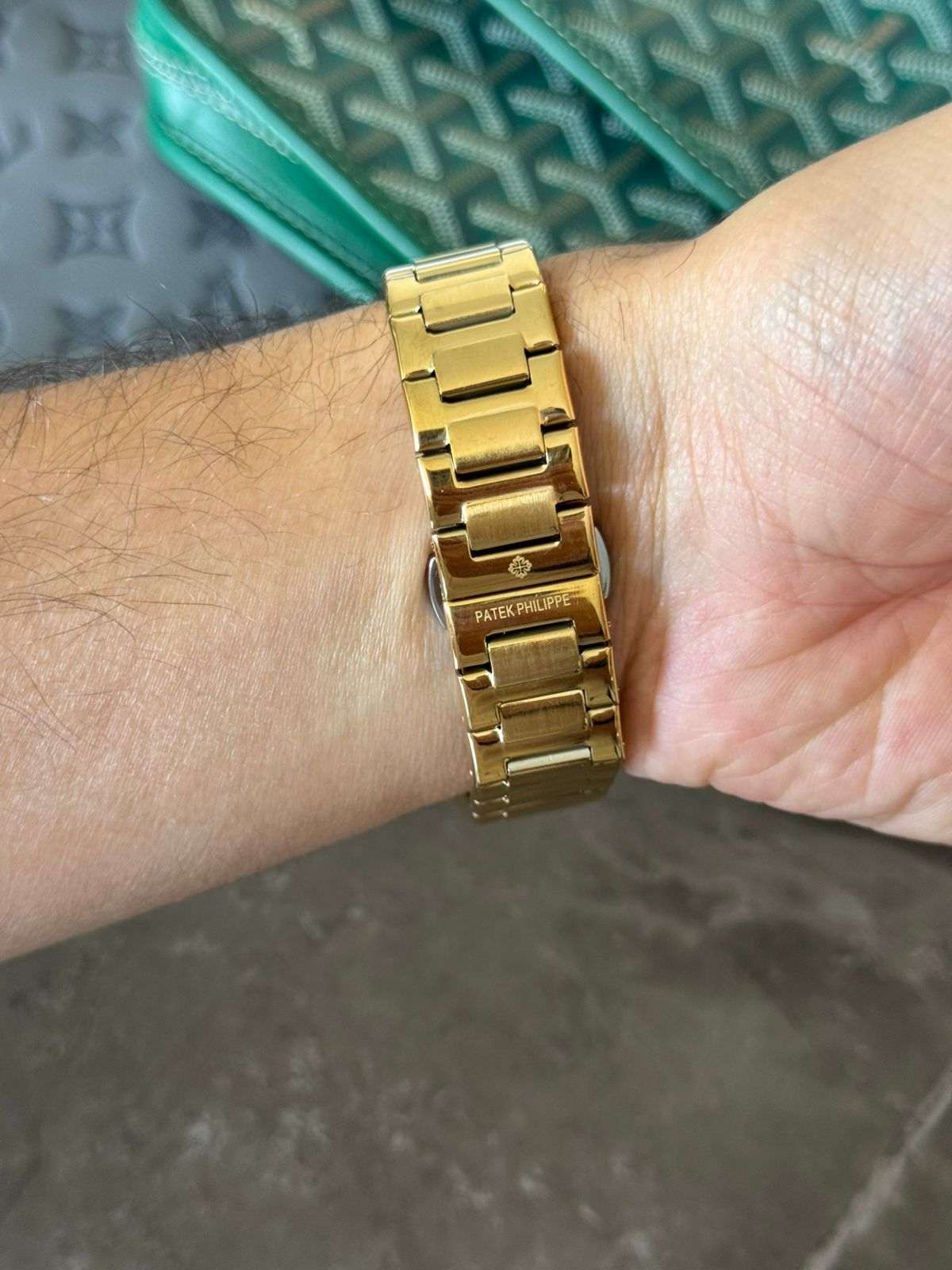 Reloj Ptk Árabe Dorado con Tablero Blanco | Luxury Premium Elegante