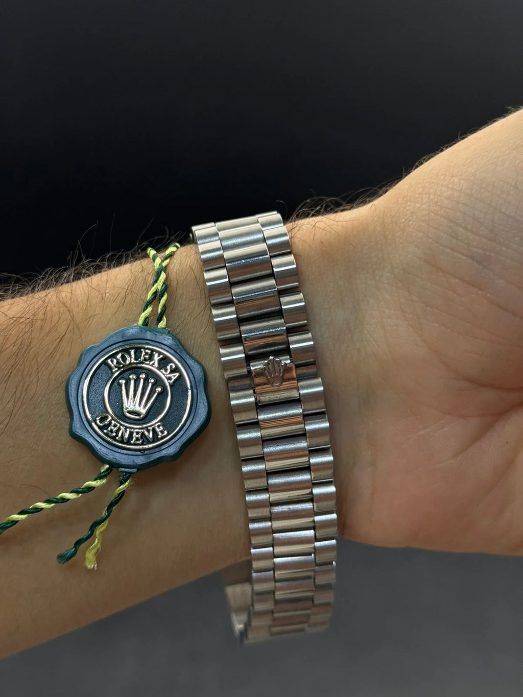 Reloj Plateado con Esfera Azul Claro Estilo Árabe | Diseño Elegante Premium