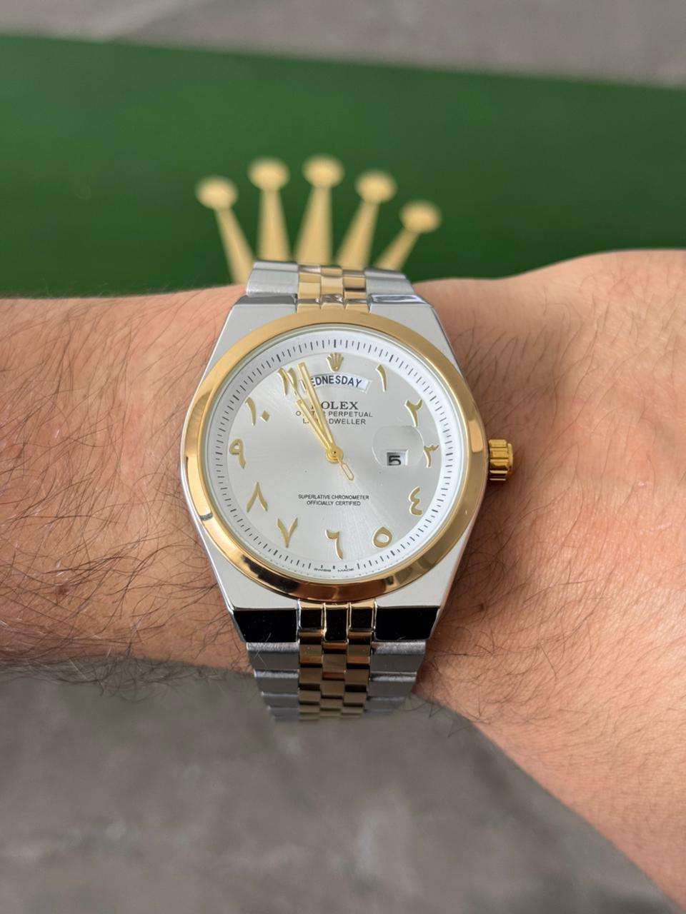Reloj Bicolor Dorado con Esfera Plateada Estilo Árabe | Elegancia Premium