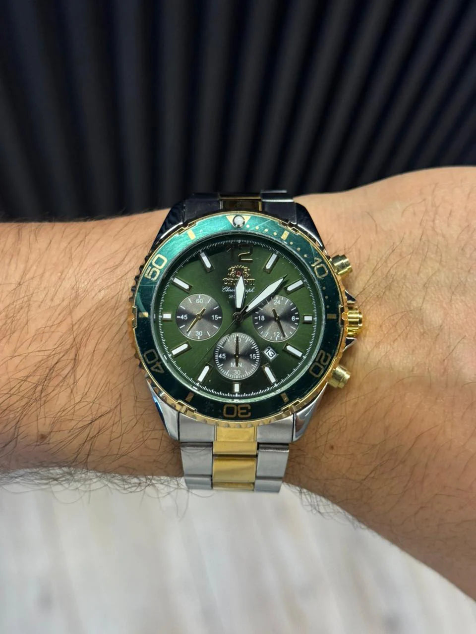 Reloj Cronógrafo Bicolor Dorado con Esfera Verde | Estilo Luxury Deportivo