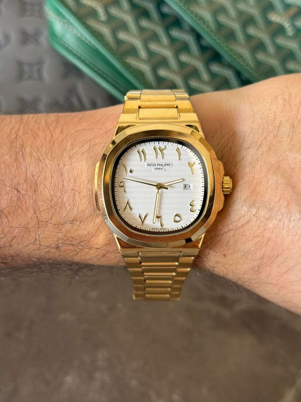 Reloj Ptk Árabe Dorado con Tablero Blanco | Luxury Premium Elegante