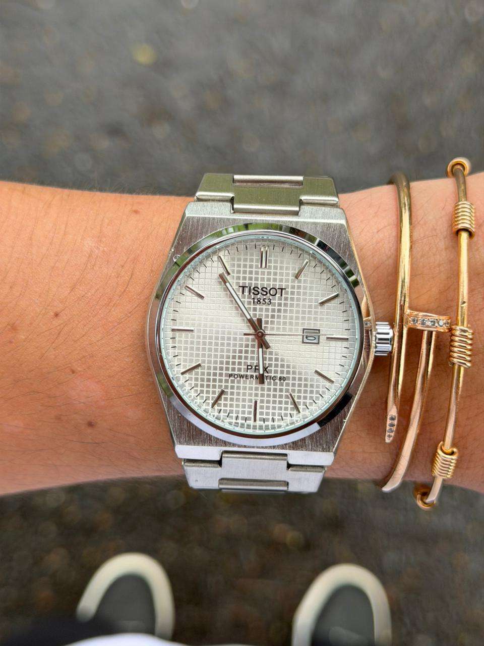 Reloj Metálico Plateado con Esfera Plateada | Estilo Minimalista Elegante