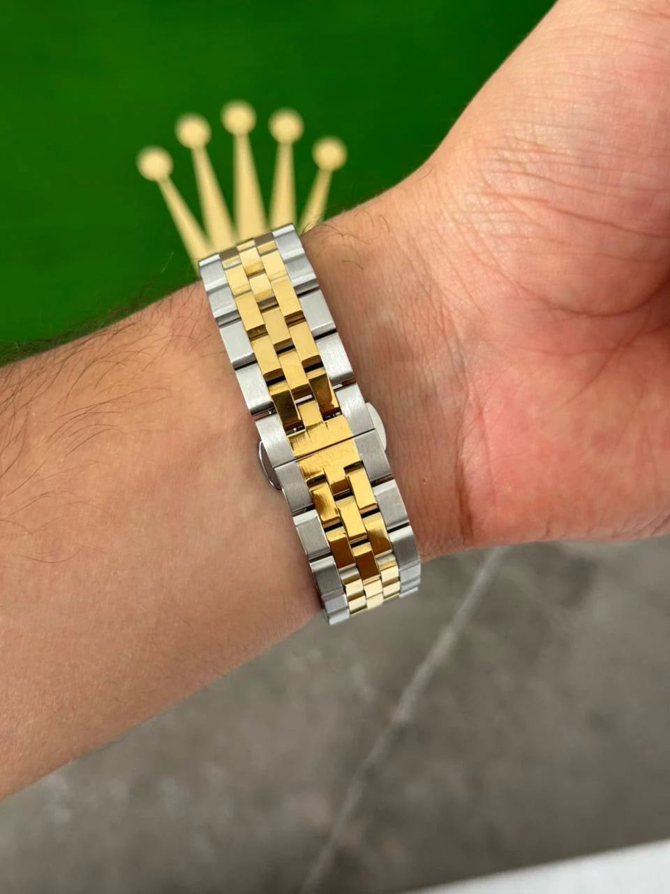 Reloj Plateado Texturizado con Esfera Plateada | Estilo Minimalista Premium
