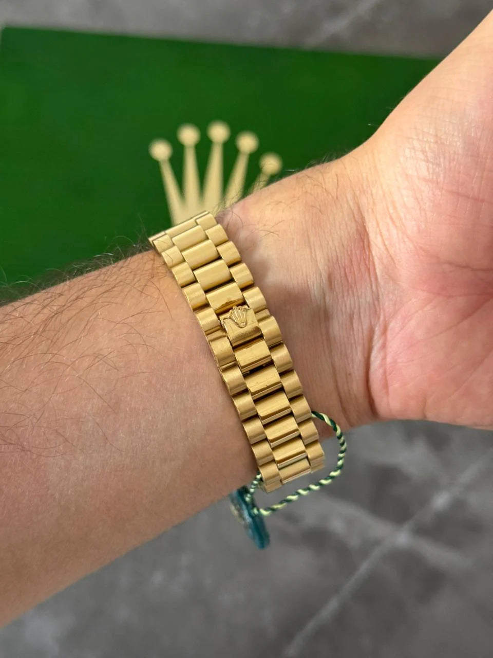 Reloj Dorado con Esfera Dorada Estilo Árabe | Diseño Luxury Premium
