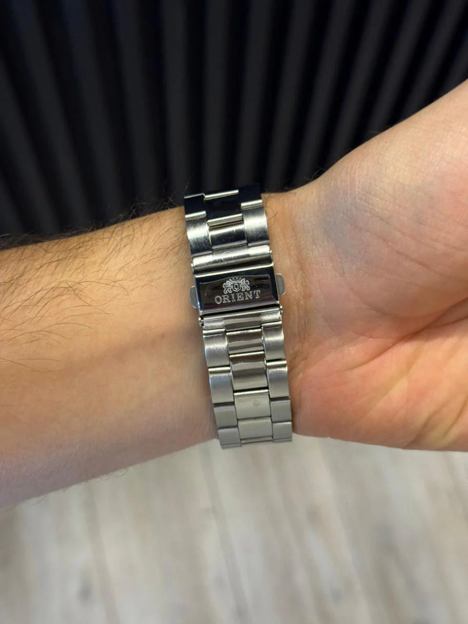 Reloj Cronógrafo Plateado con Esfera Negra | Estilo Elegante Deportivo