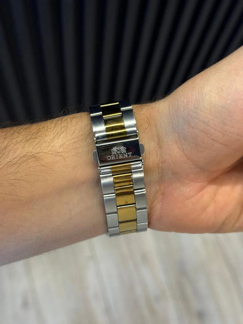 Reloj Cronógrafo Bicolor Dorado con Esfera Azul | Estilo Luxury Deportivo