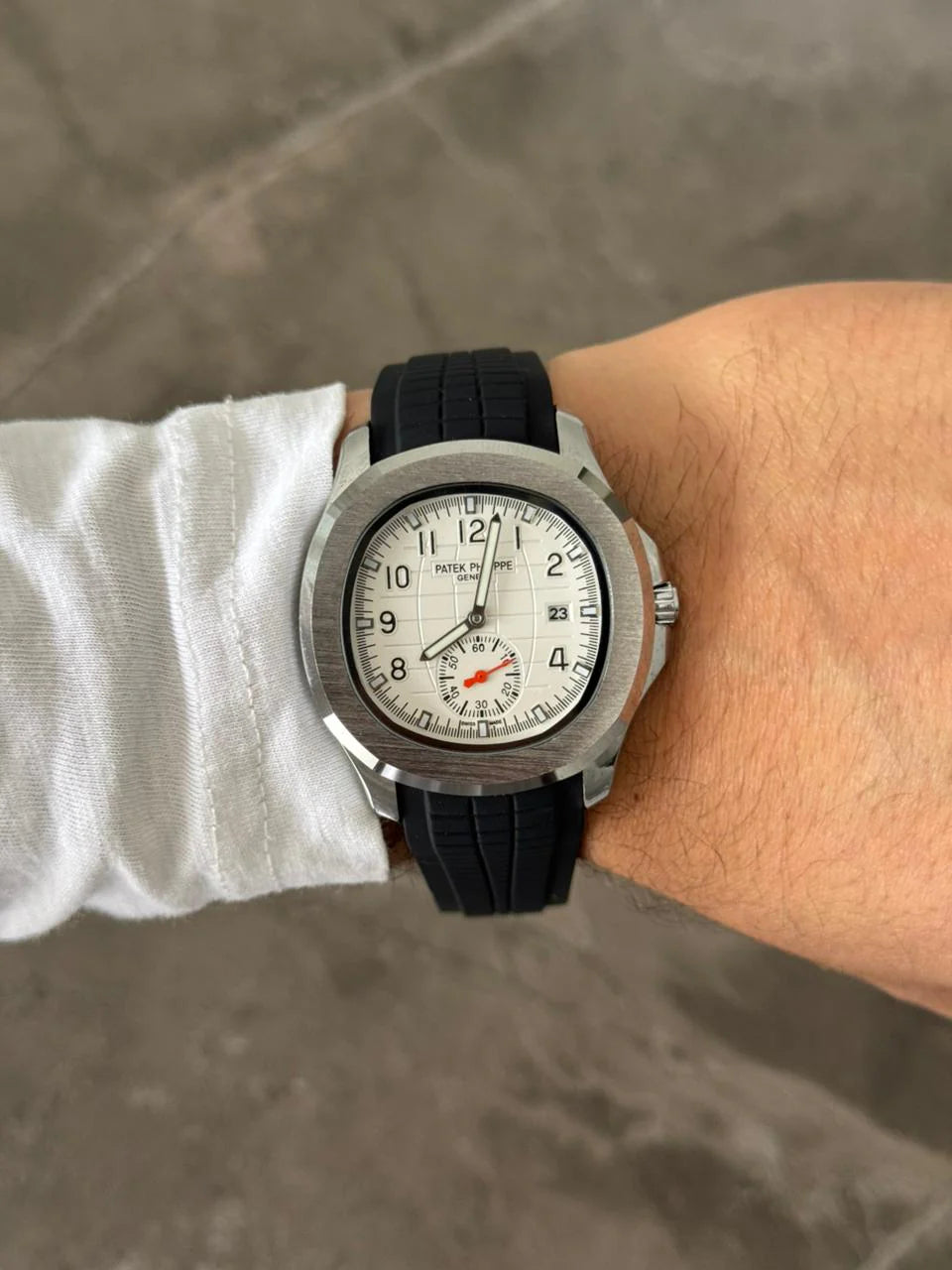 Reloj Ptk Circones Goma Negra con Tablero Blanco Plateado | Luxury Diamond Silver Edition