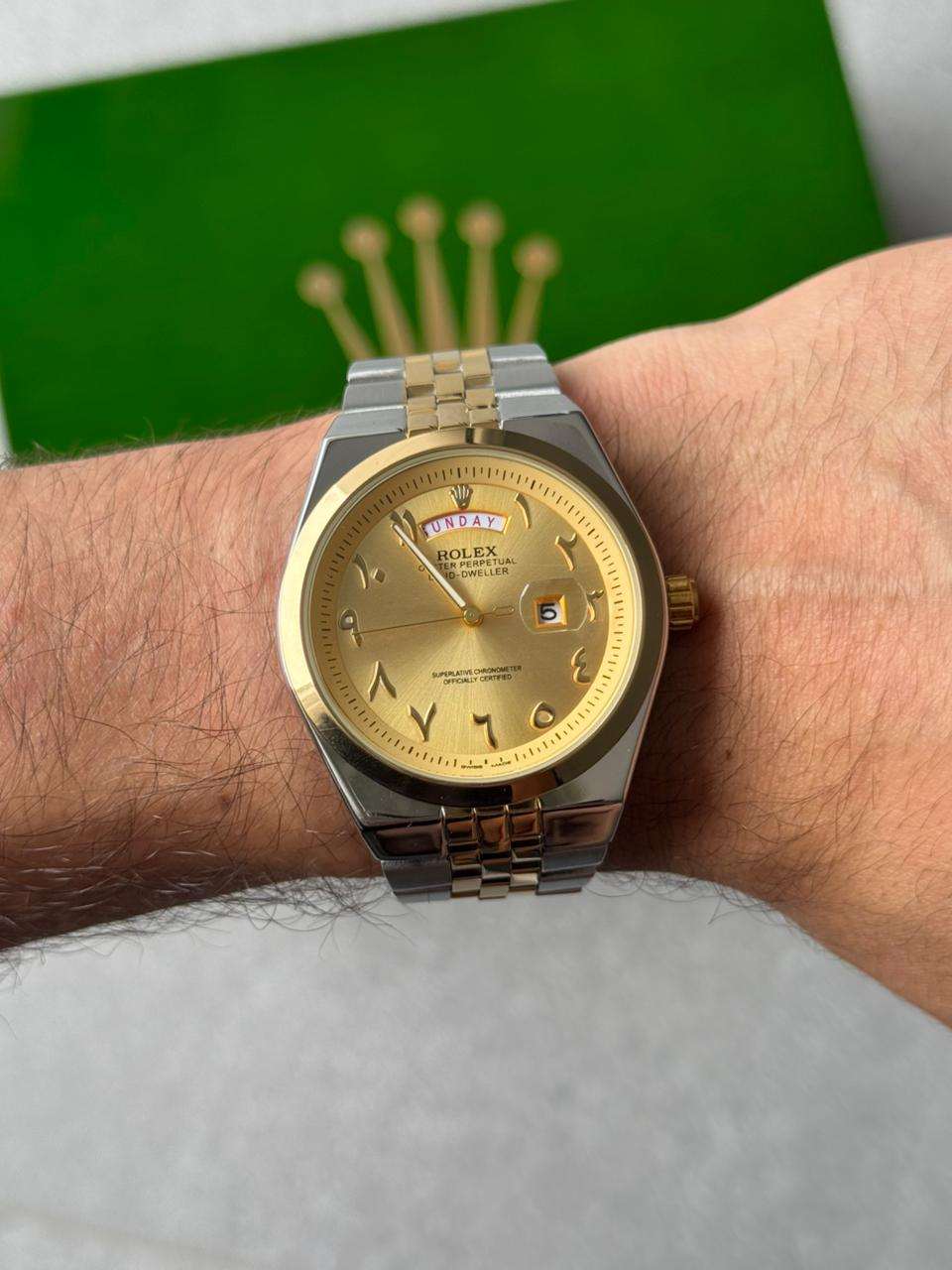 Reloj Bicolor Dorado con Esfera Dorada y Números Árabes | Estilo Luxury Premium