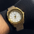Reloj Dorado con Esfera Blanco/Dorado QYQ Bazel Hombre | Luxury Elegante con Acero Inoxidable