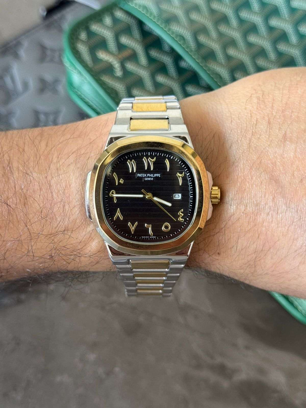 Reloj Ptk Árabe Bicolor Dorado con Tablero Negro | Luxury Premium Executive