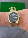 Reloj Dorado con Esfera Negra y Números Árabes | Estilo Elegante Premium