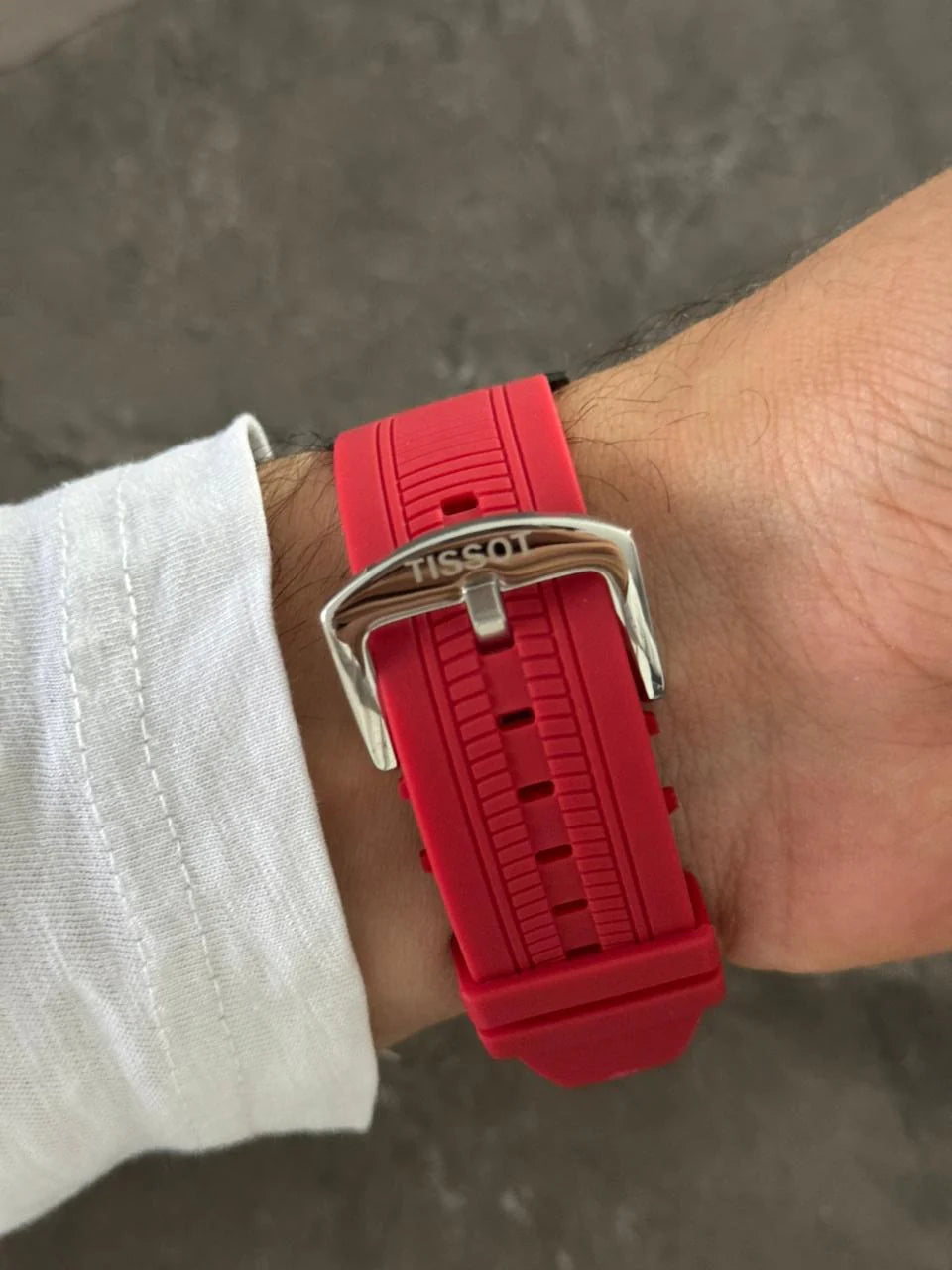 Reloj con Correa Roja y Esfera Negra | Estilo Deportivo Impacto