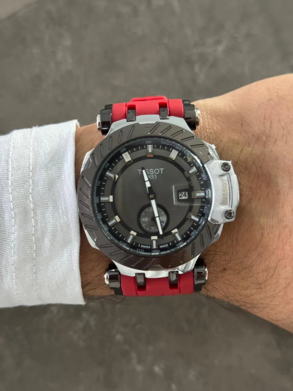 Reloj con Correa Roja y Esfera Negra | Estilo Deportivo Impacto