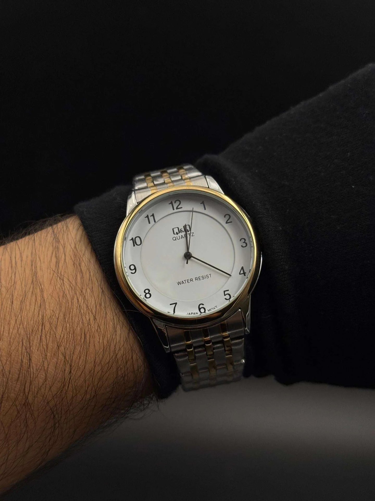 Reloj Bicolor Dorado con Esfera Blanca QYQ 12H | Elegancia Luxury