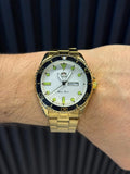 Reloj Metálico Dorado con Esfera Blanca y Detalles Negros | Estilo Clásico Elegante