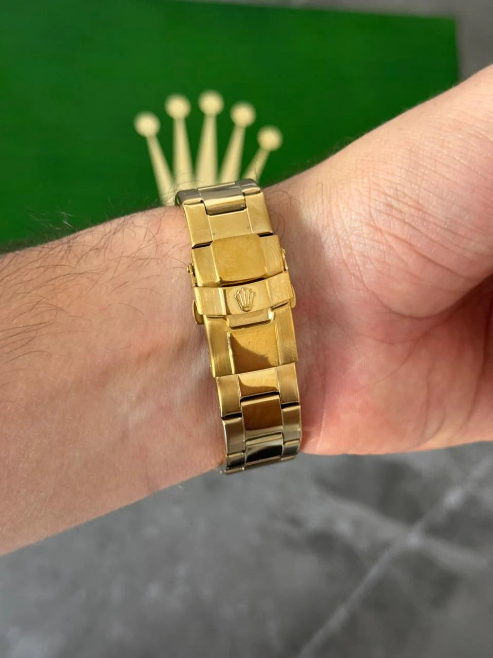 Reloj Dorado con Esfera Negra Estilo Master | Diseño Luxury Elegante Premium