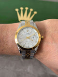 Reloj Bicolor Dorado Texturizado con Esfera Plateada | Estilo Elegante Premium