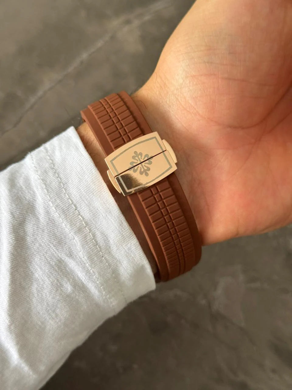 Reloj Ptk Circones Goma Café con Tablero Café Dorado | Luxury Brown Gold Edition