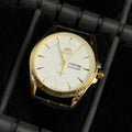 Reloj Cuero Negro con Esfera Blanca y Detalles Dorados | Estilo Luxury Elegante