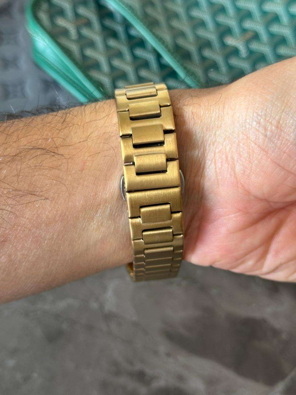Reloj Ptk Funcional Dorado con Tablero Negro Dorado | Luxury Deportivo Premium
