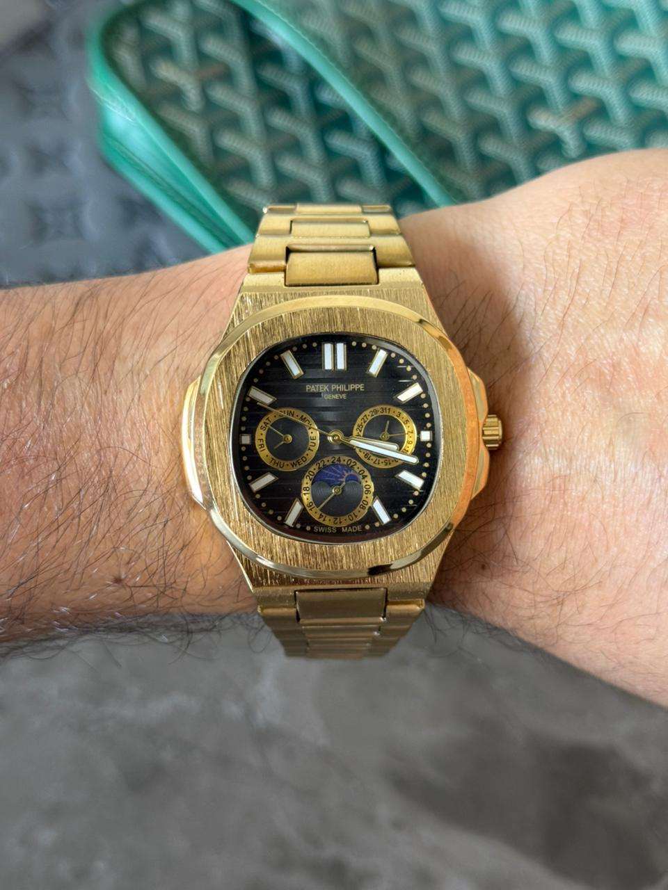 Reloj Ptk Funcional Dorado con Tablero Negro Dorado | Luxury Deportivo Premium