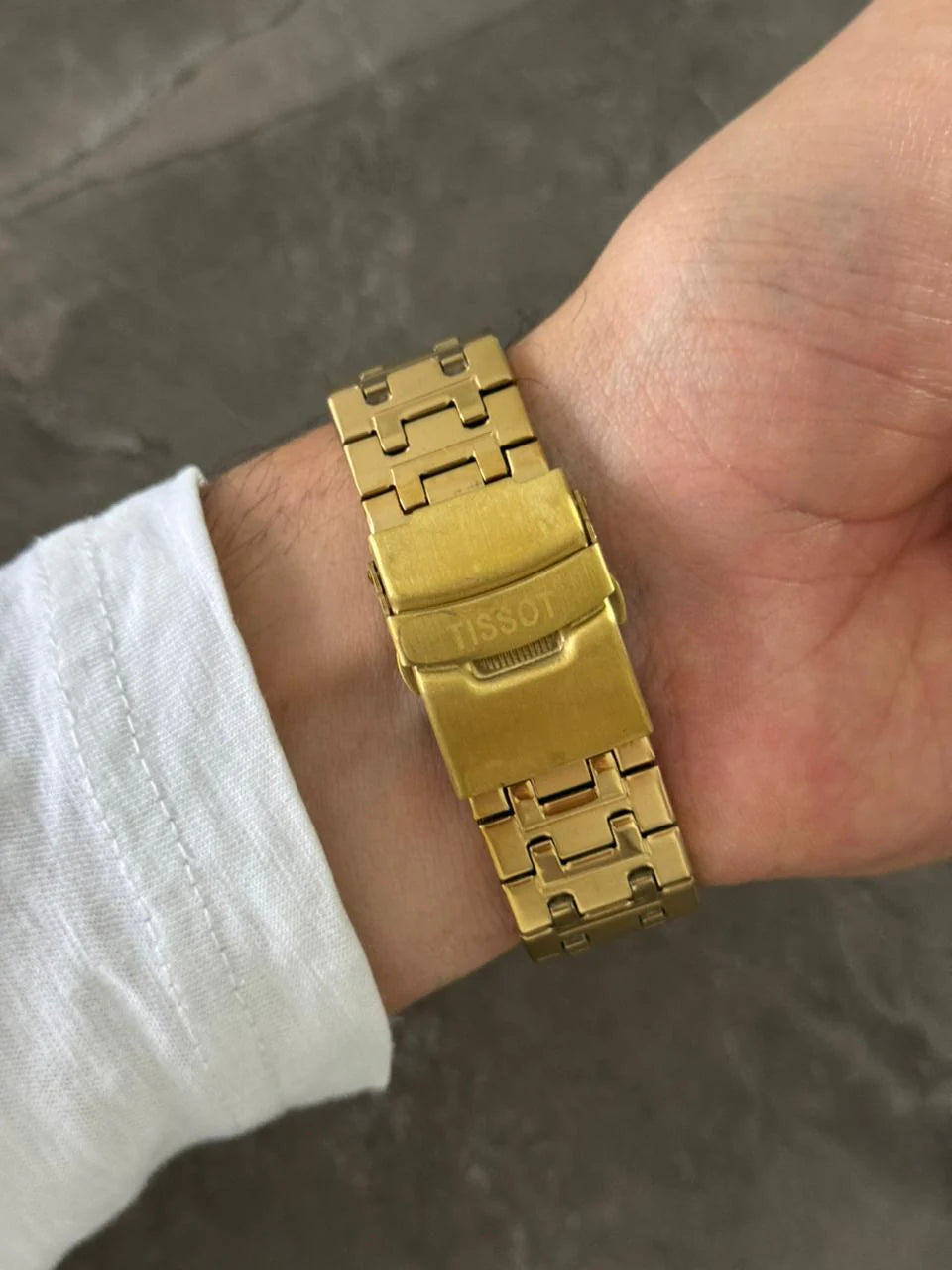 Reloj Metálico Dorado con Esfera Plateada Tipo PRX | Estilo Elegante Premium