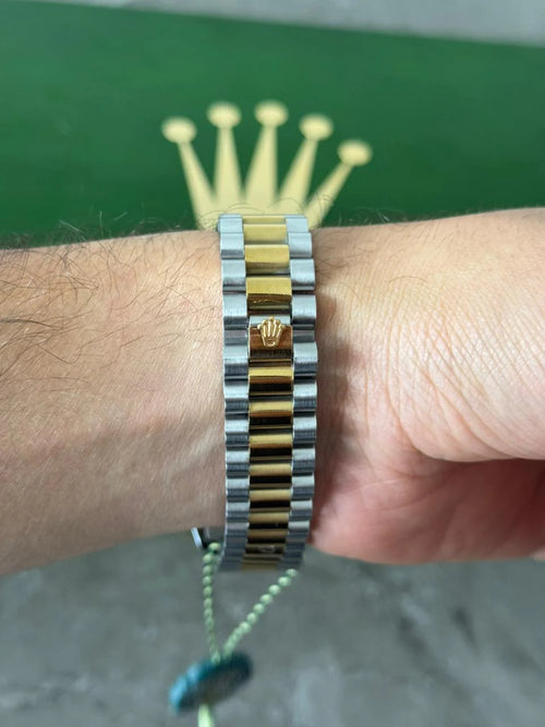 Reloj Bicolor Dorado con Esfera Plateada Estilo Árabe | Diseño Elegante Premium