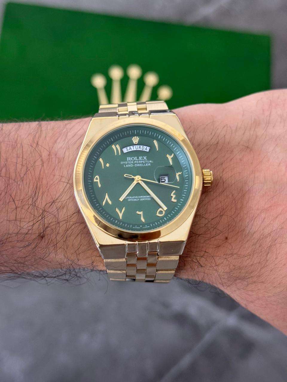 Reloj Dorado con Esfera Verde y Números Árabes | Estilo Luxury Premium