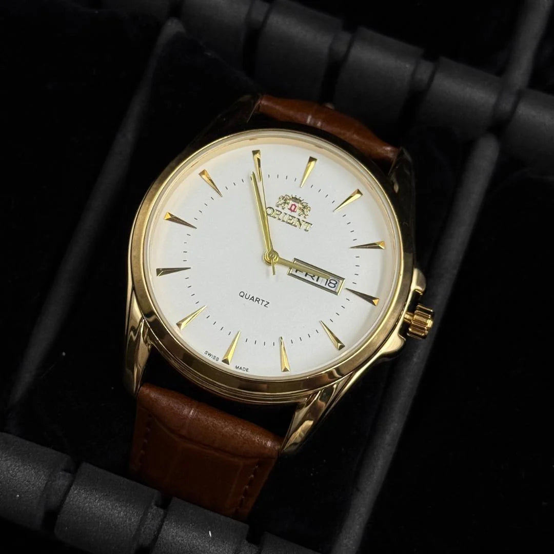 Reloj Cuero Café con Esfera Blanca y Detalles Dorados | Estilo Luxury Clásico Elegante