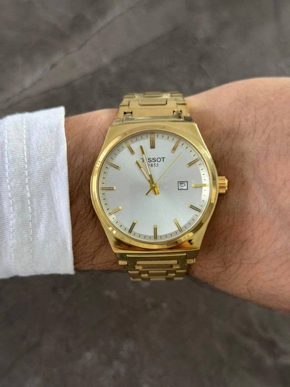 Reloj Metálico Dorado con Esfera Plateada Tipo PRX | Estilo Elegante Premium