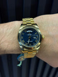 Reloj Dorado con Esfera Azul Rey y Números Romanos | Estilo Clásico Premium