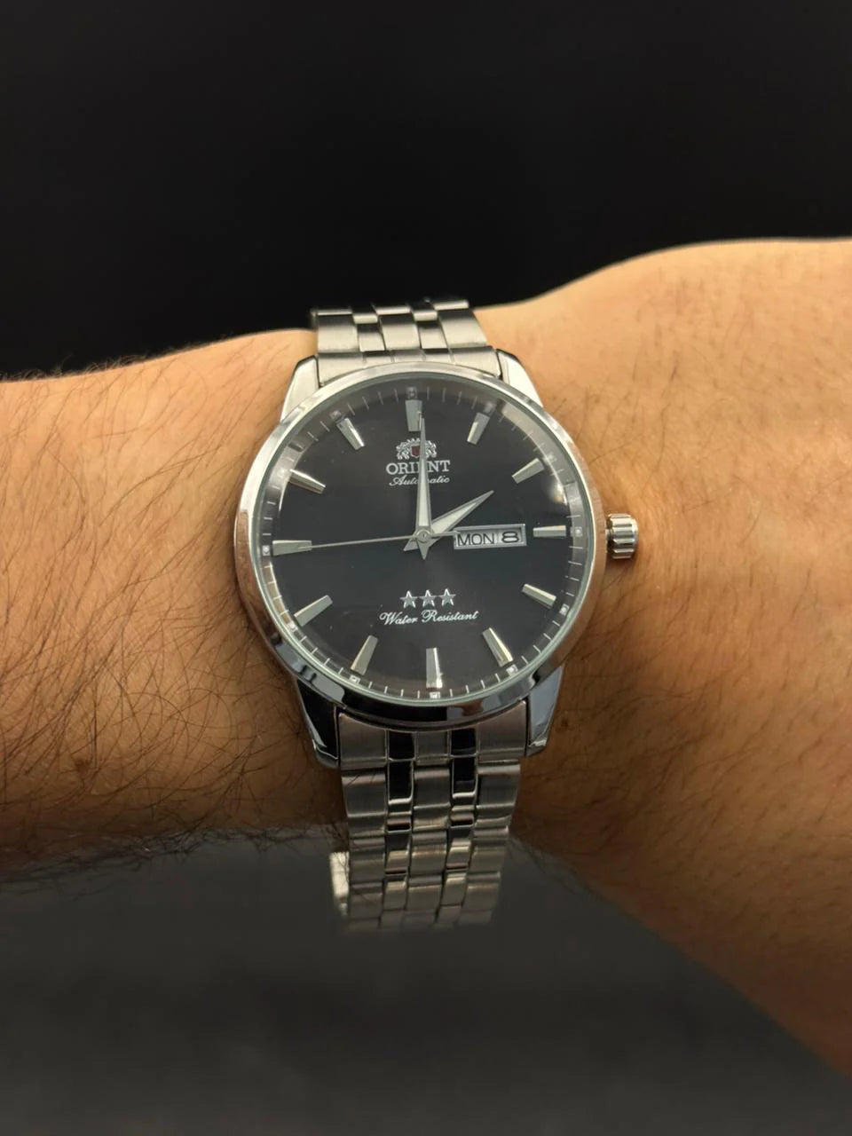 Reloj Plateado con Esfera Negra | Estilo Luxury Clásico y Elegante