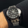 Reloj Metálico Plateado con Esfera Negra | Estilo Elegante y Moderno