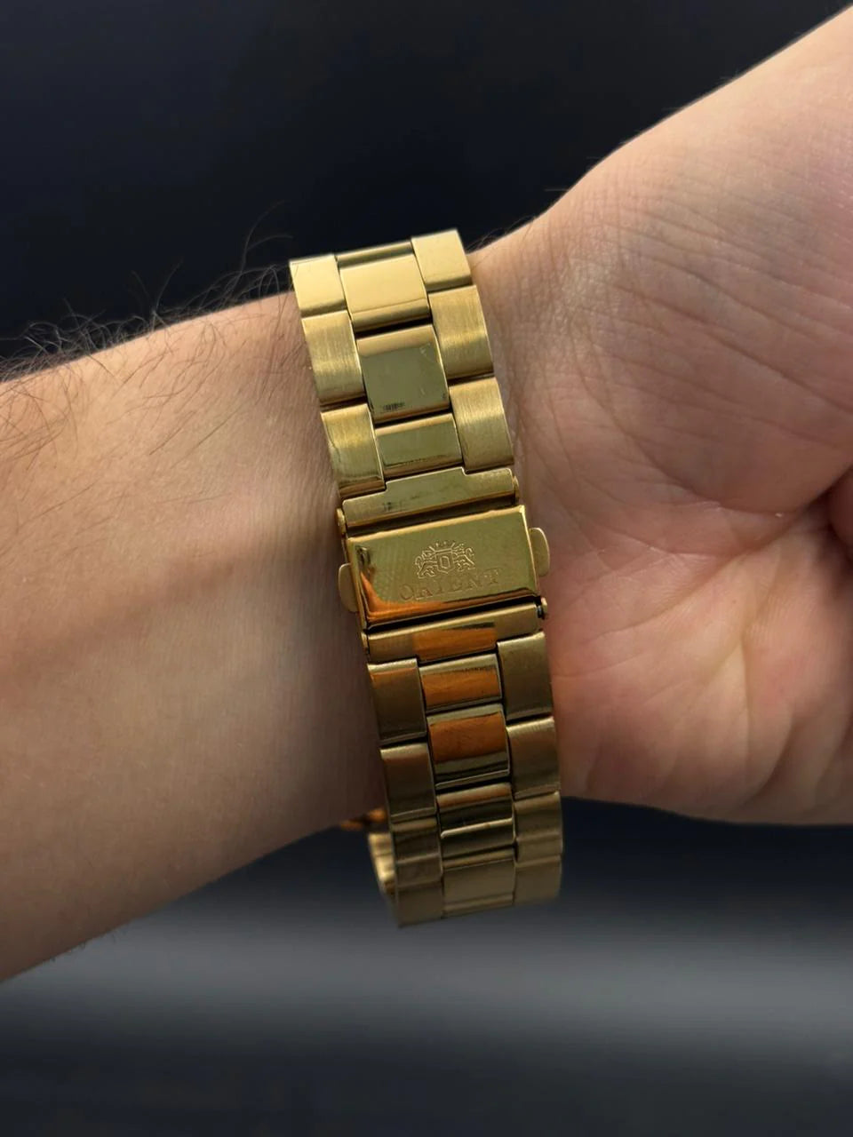 Reloj Dorado 20 BAR con Esfera Negra | Estilo Luxury Deportivo Premium