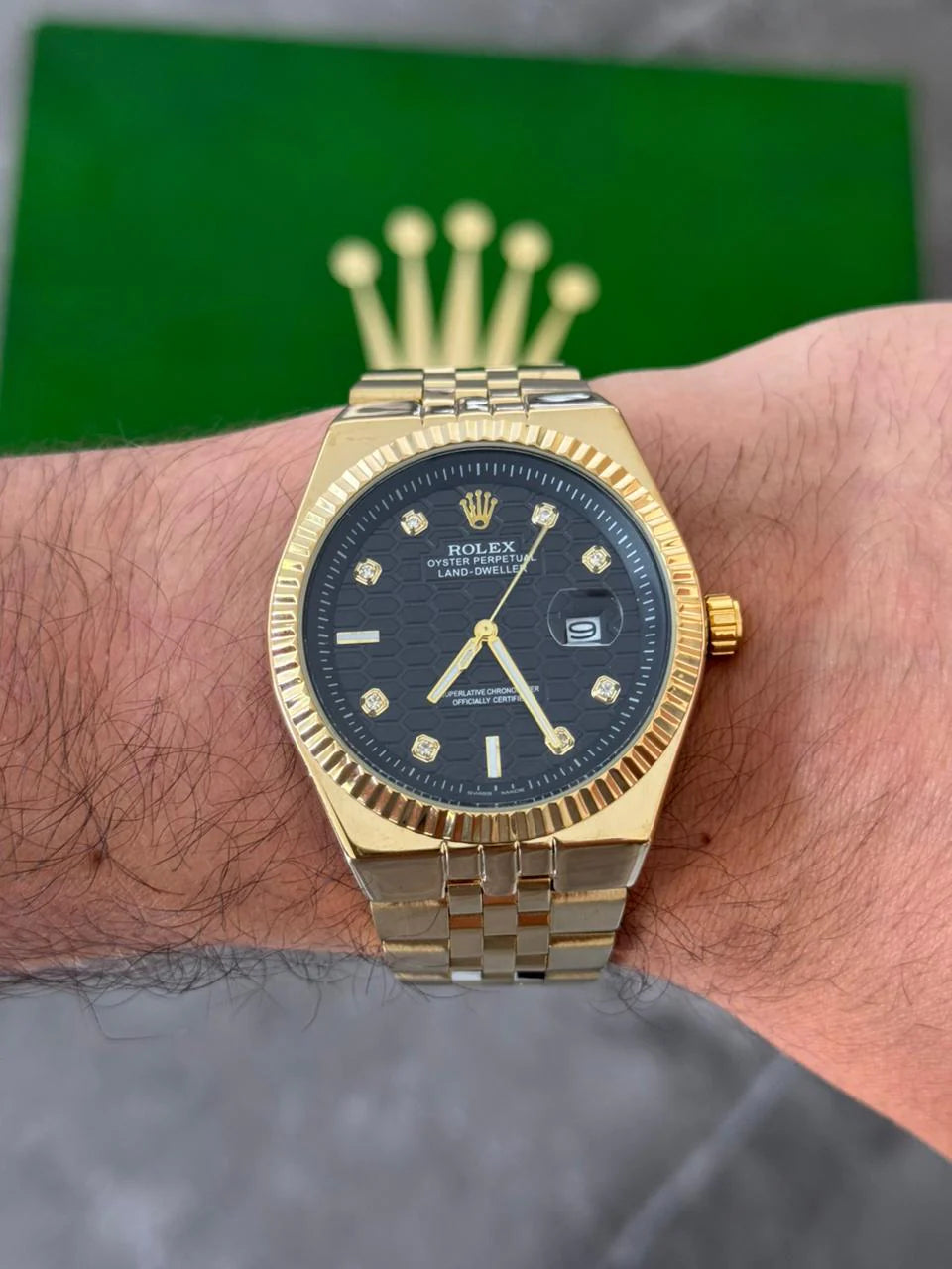 Reloj Dorado con Esfera Negra y Detalles Tipo Diamond | Estilo Luxury Premium