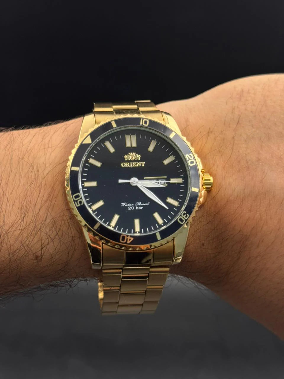 Reloj Dorado 20 BAR con Esfera Negra | Estilo Luxury Deportivo Premium