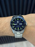 Reloj Metálico Plateado con Esfera Azul | Estilo Elegante Moderno