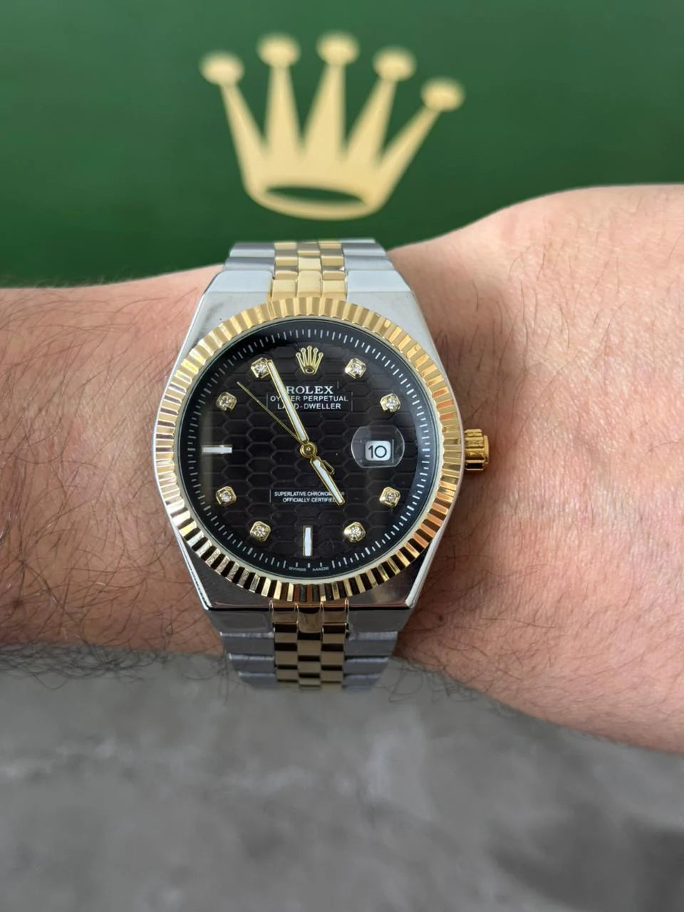 Reloj Bicolor Dorado con Esfera Negra y Detalles Tipo Diamond | Estilo Luxury Premium